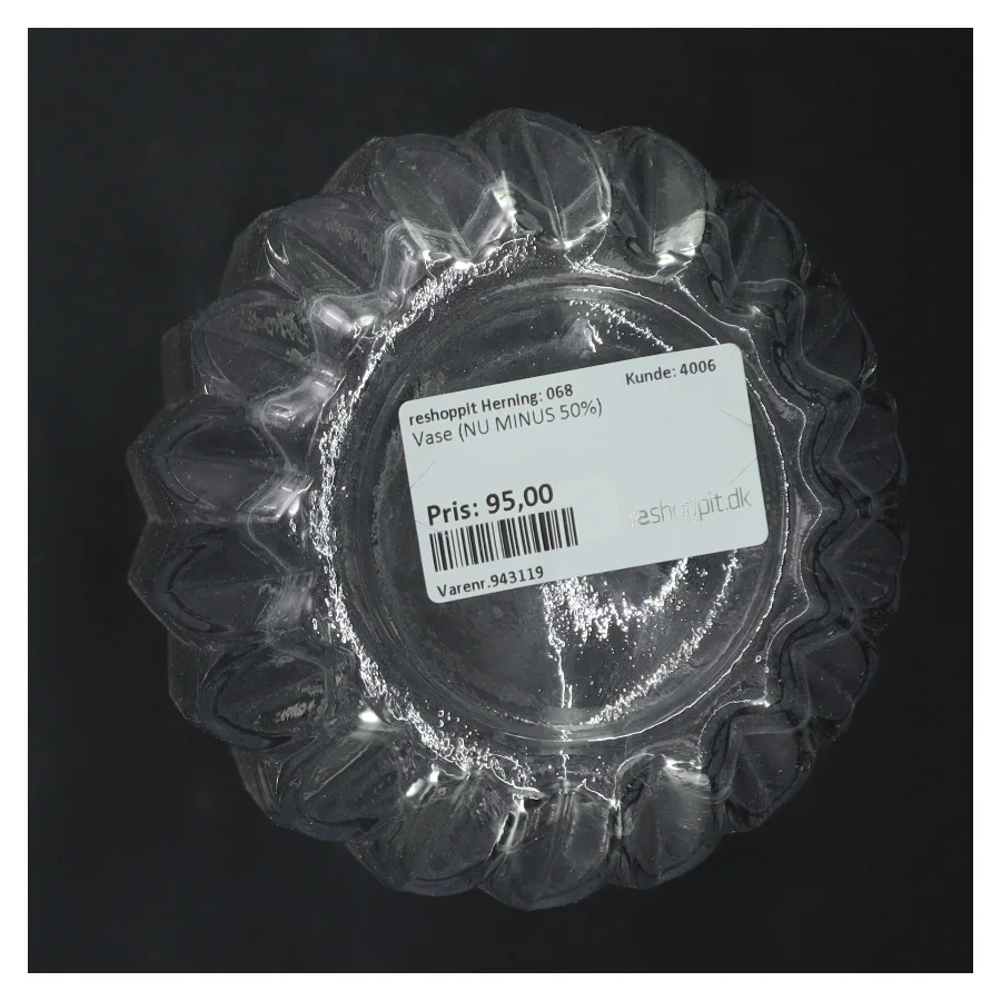 Glasvase med riflet design fra Reshoppit (str. 26 cm)