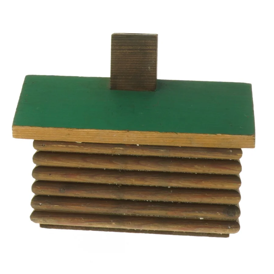 Hus med grønt tag (str. 14,5x12 cm)