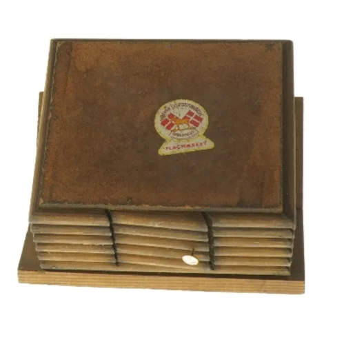 Hus med grønt tag (str. 14,5x12 cm)