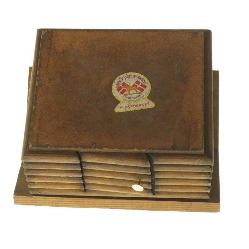 Hus med grønt tag (str. 14,5x12 cm)