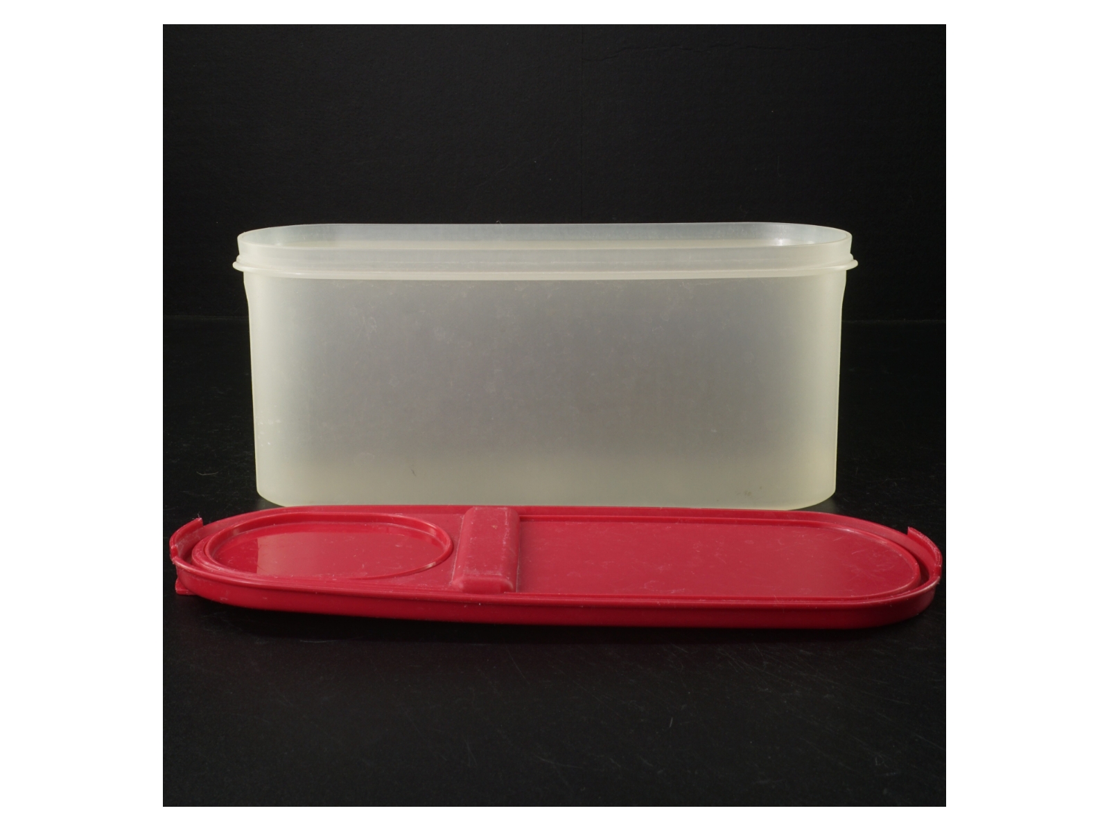 Se-let box fra Tupperware (str. 25 x. 7,5 cm)