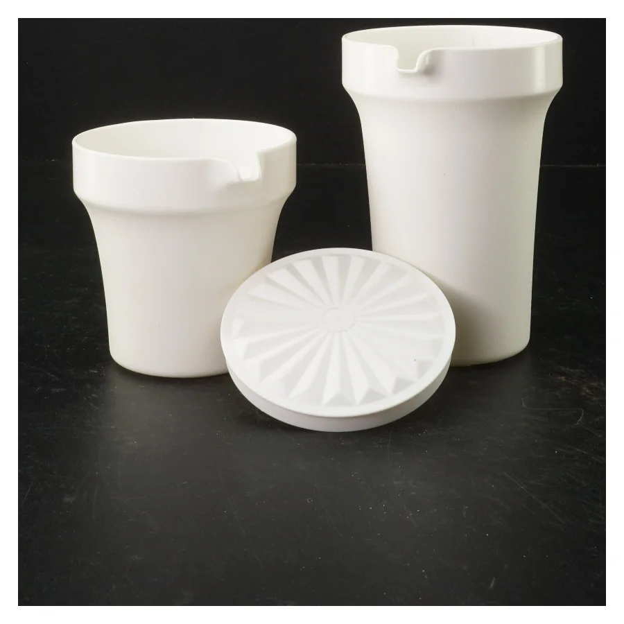 Tupperware beholder og krus fra Tupperware (str. Ø. 10 cm. længde. 15 cm)