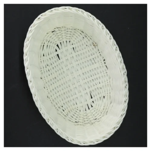 Hvid flettet plast kurv (str. 24 x 16 x 7 cm)