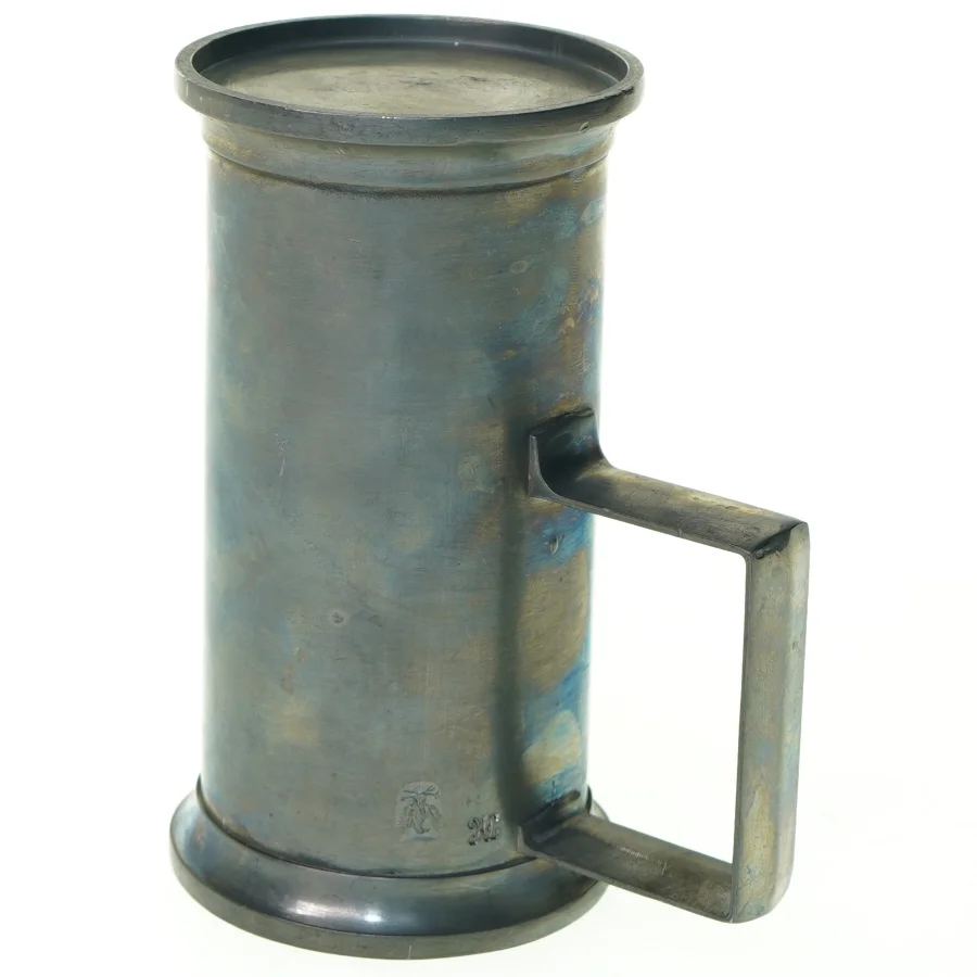 Krus i metal fra JH (str. 13 x 7 cm)