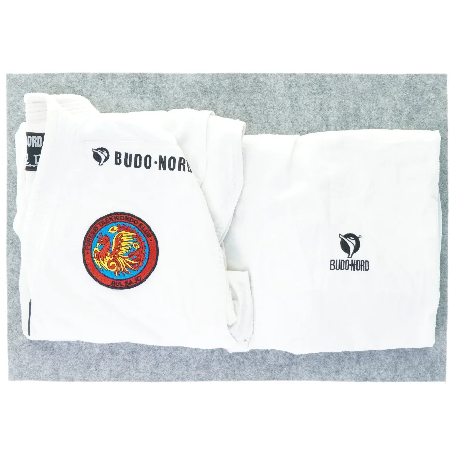 Taekwondo dragt fra Budo Nord (str. 170)