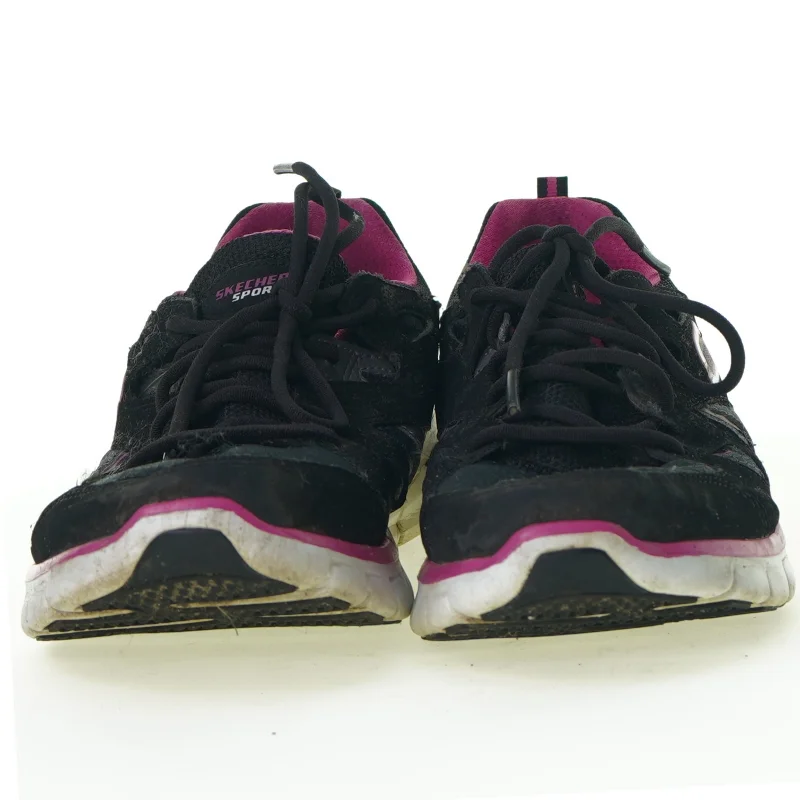 Sko fra Skechers (str. 385)