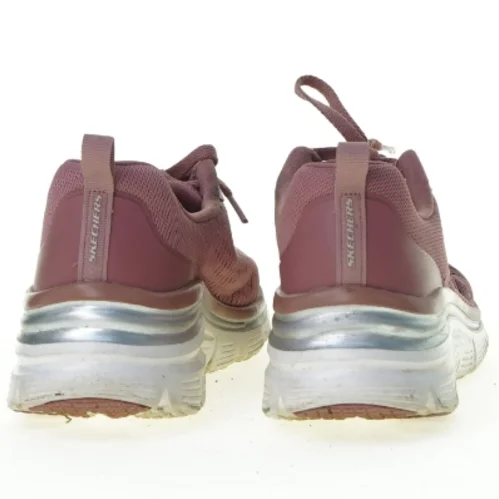 Sko fra Sketches (str. 38)