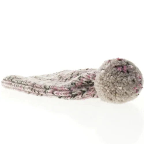 Strikket hue med pompon (str. 27 x 18 cm)