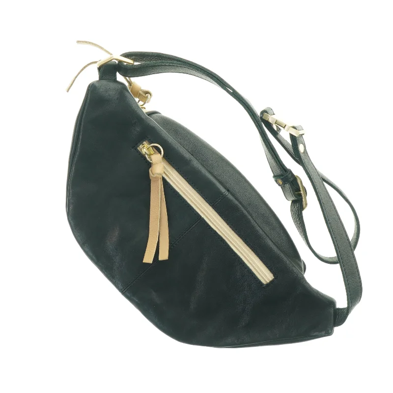 Sort skuldertaske med lynlåse fra Maand (str. 35 x 18 cm)