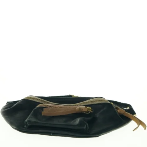 Sort skuldertaske med lynlåse fra Maand (str. 35 x 18 cm)