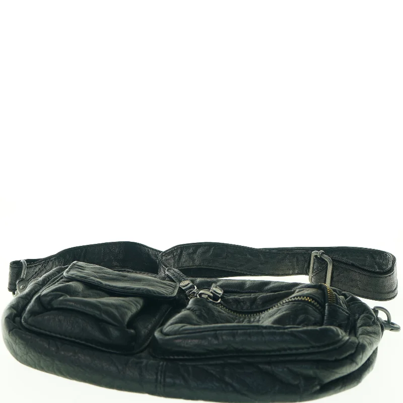 Sort skuldertaske fra Depeche Eu (str. 30 x 20 cm)