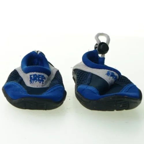 Bade-sko fra Free And Fun (str. 21)