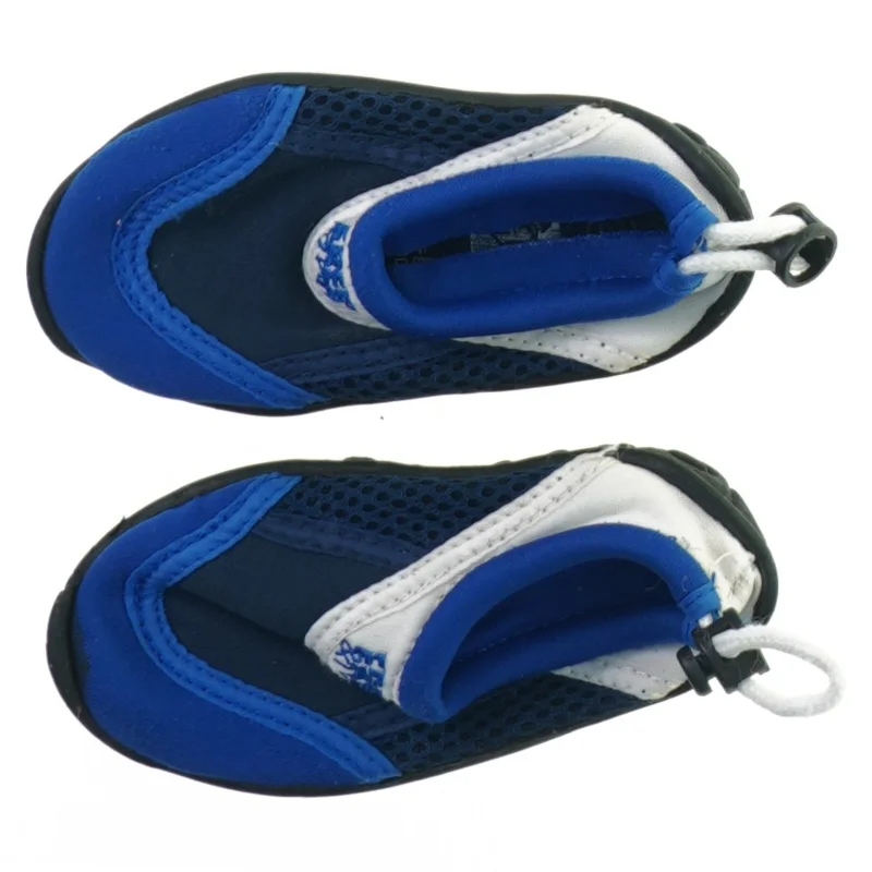 Bade-sko fra Free And Fun (str. 21)