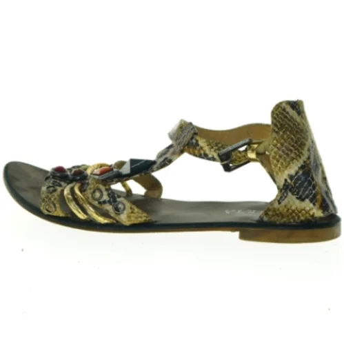 Flade sandaler med sten detaljer fra Acierta (str. 36)