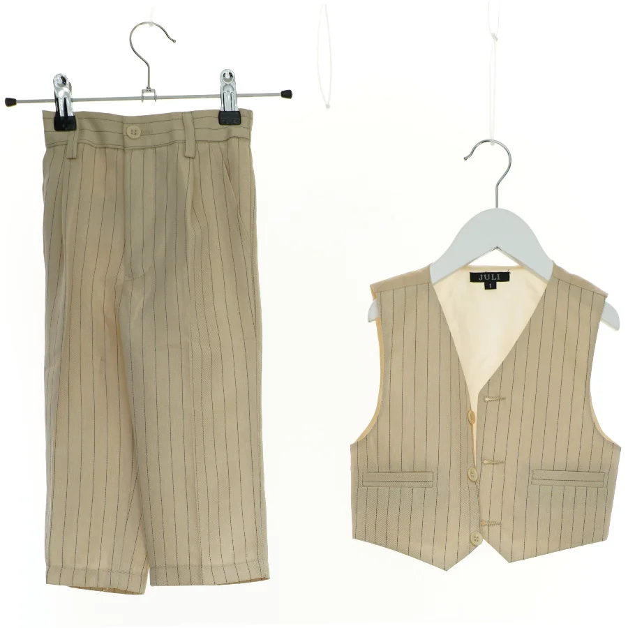 Sæt med bukser vest og bukser fra Juli (str. 80 cm)