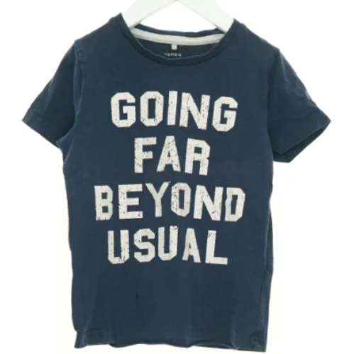 T-Shirt fra Name It (str. 110 cm)