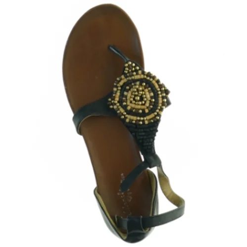 Sorte sandaler med perledetaljer (str. 39)