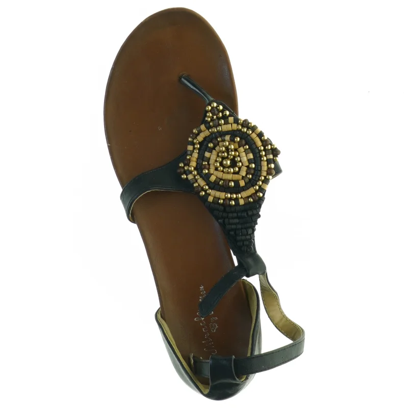 Sorte sandaler med perledetaljer (str. 39)