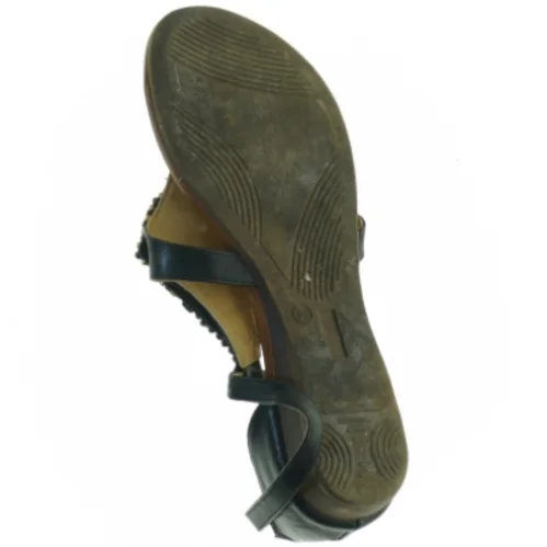 Sorte sandaler med perledetaljer (str. 39)