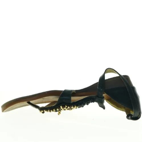 Sorte sandaler med perledetaljer (str. 39)