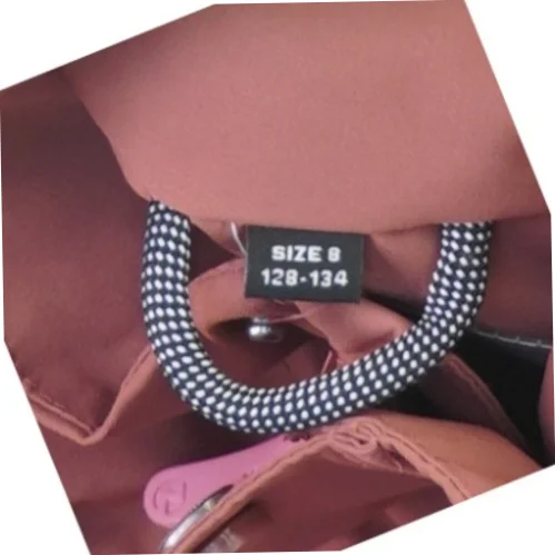 Regnjakke fra Zigzag (str. 128-134, Se billedet)