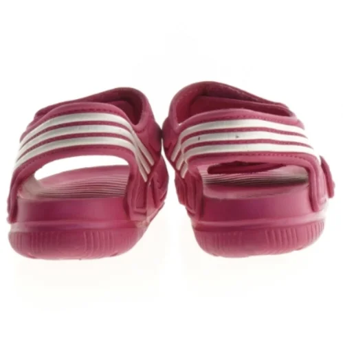 badesandaler fra Adidas (str. 25)