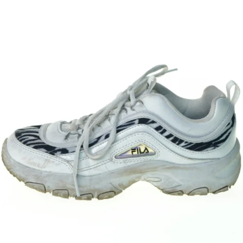 Sko fra Fila (str. 37)