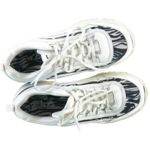 Sko fra Fila (str. 37)