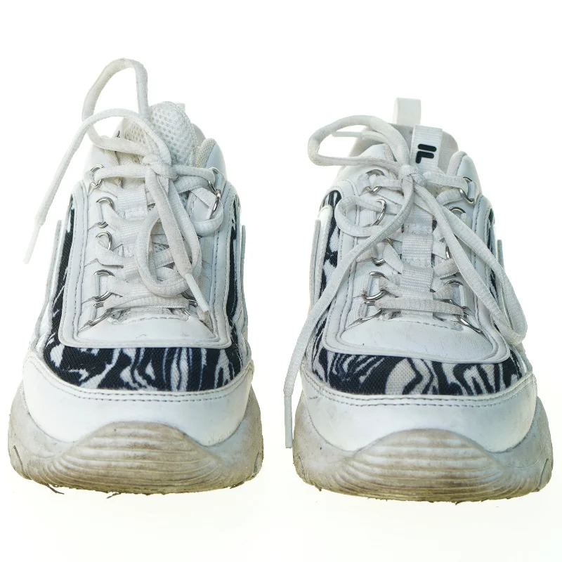 Sko fra Fila (str. 37)