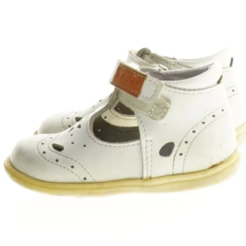 Sandaler i hvidt læder fra KAVAT (str. 22)