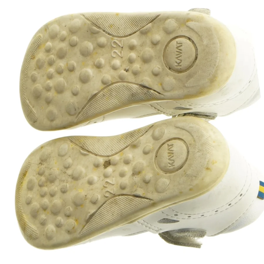 Sandaler i hvidt læder fra KAVAT (str. 22)