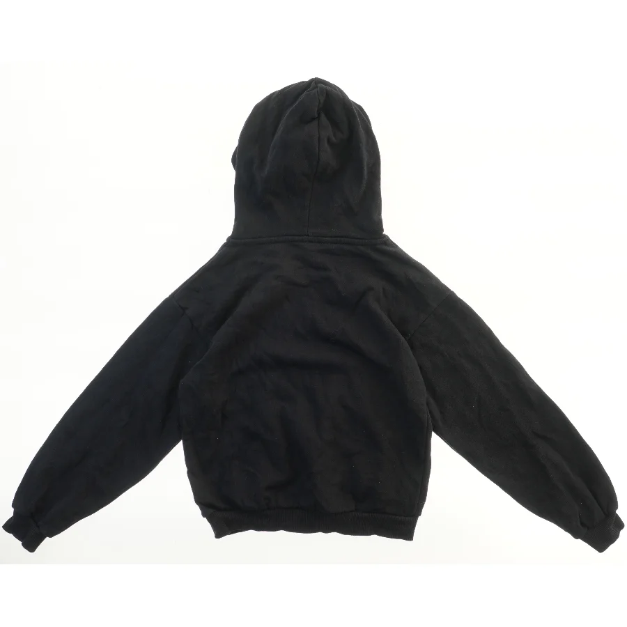 Sort hættetrøje fra H&M (str. 152)