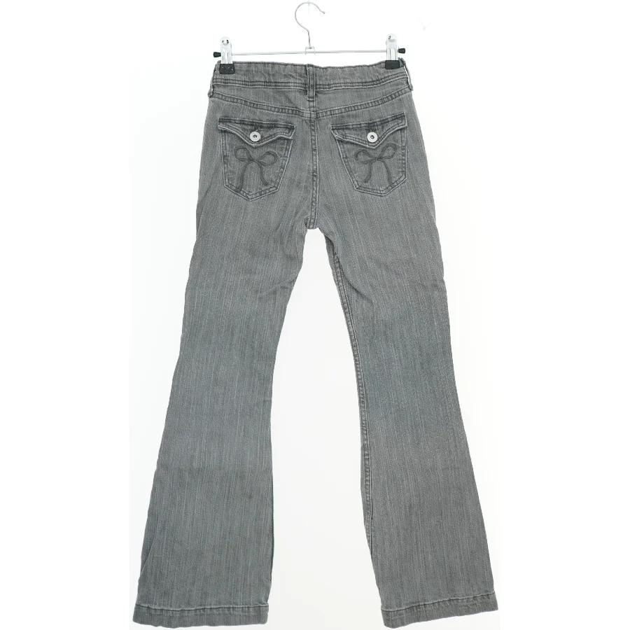 Grå jeans med lommer fra H&M (str. 146)