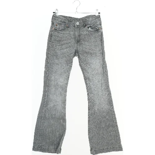 Grå jeans med lommer fra H&M (str. 146)