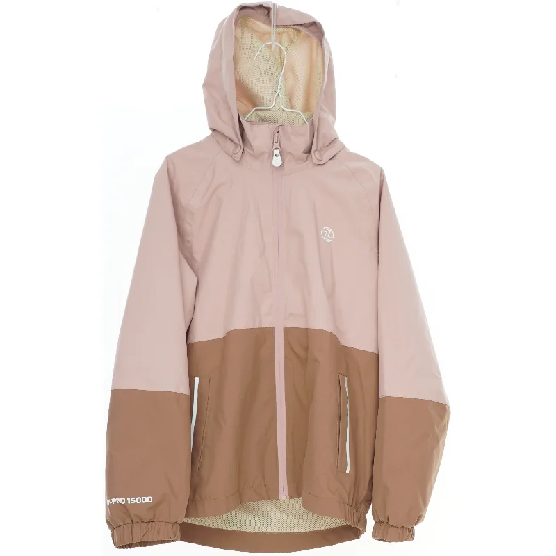 Regnjakke med hætte fra ZigZag (str. 140)