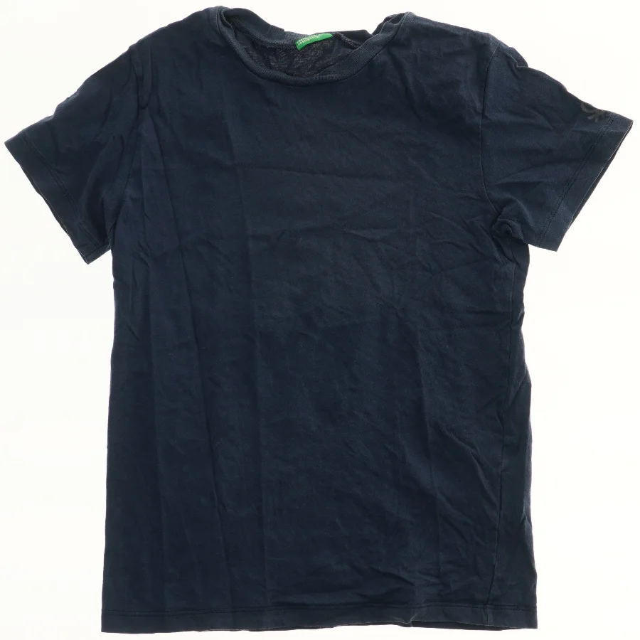 T-shirt i marineblå fra United Colors Of Benetton (str. 146)