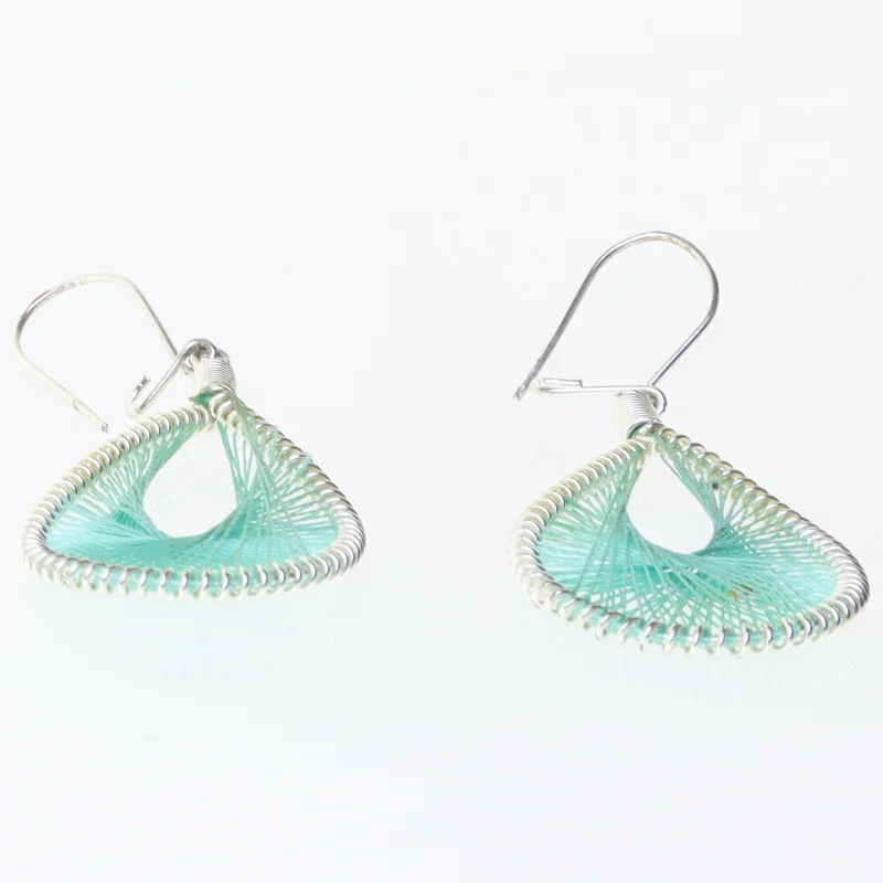 Unikke øreringe med tråd design fra Camilla Krøyer Jewellery (str. 60 mm)