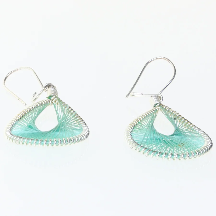 Unikke øreringe med tråd design fra Camilla Krøyer Jewellery (str. 60 mm)
