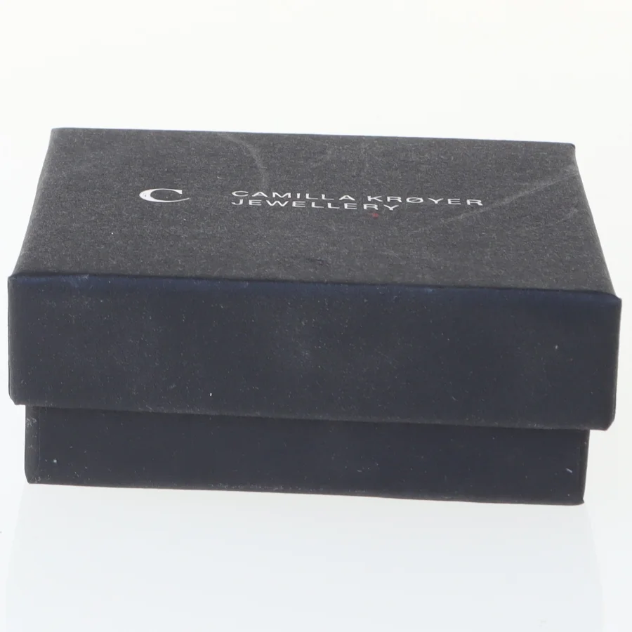 Unikke øreringe med tråd design fra Camilla Krøyer Jewellery (str. 60 mm)