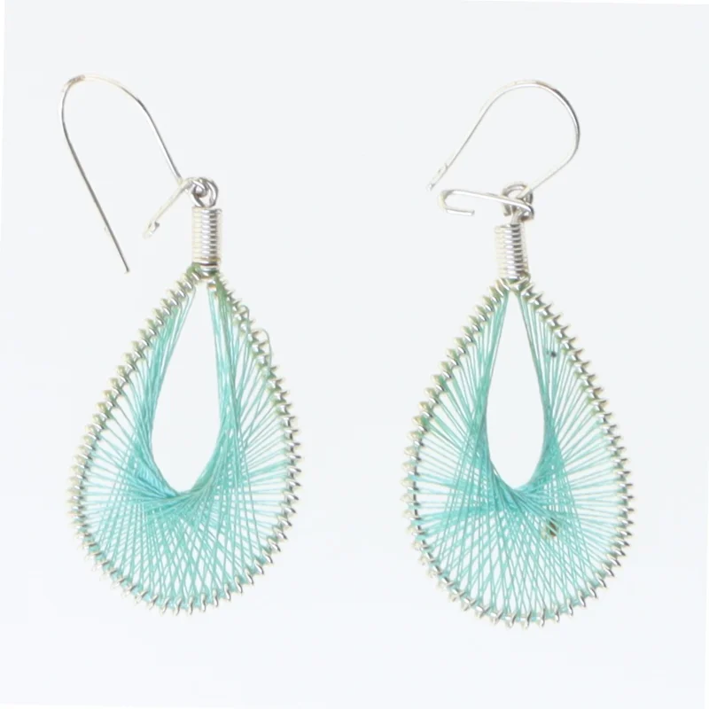 Unikke øreringe med tråd design fra Camilla Krøyer Jewellery (str. 60 mm)