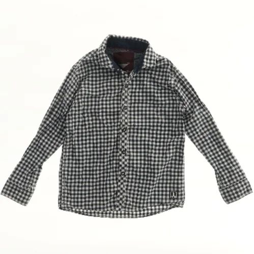 Skjorte med tern fra Next (str. 110)