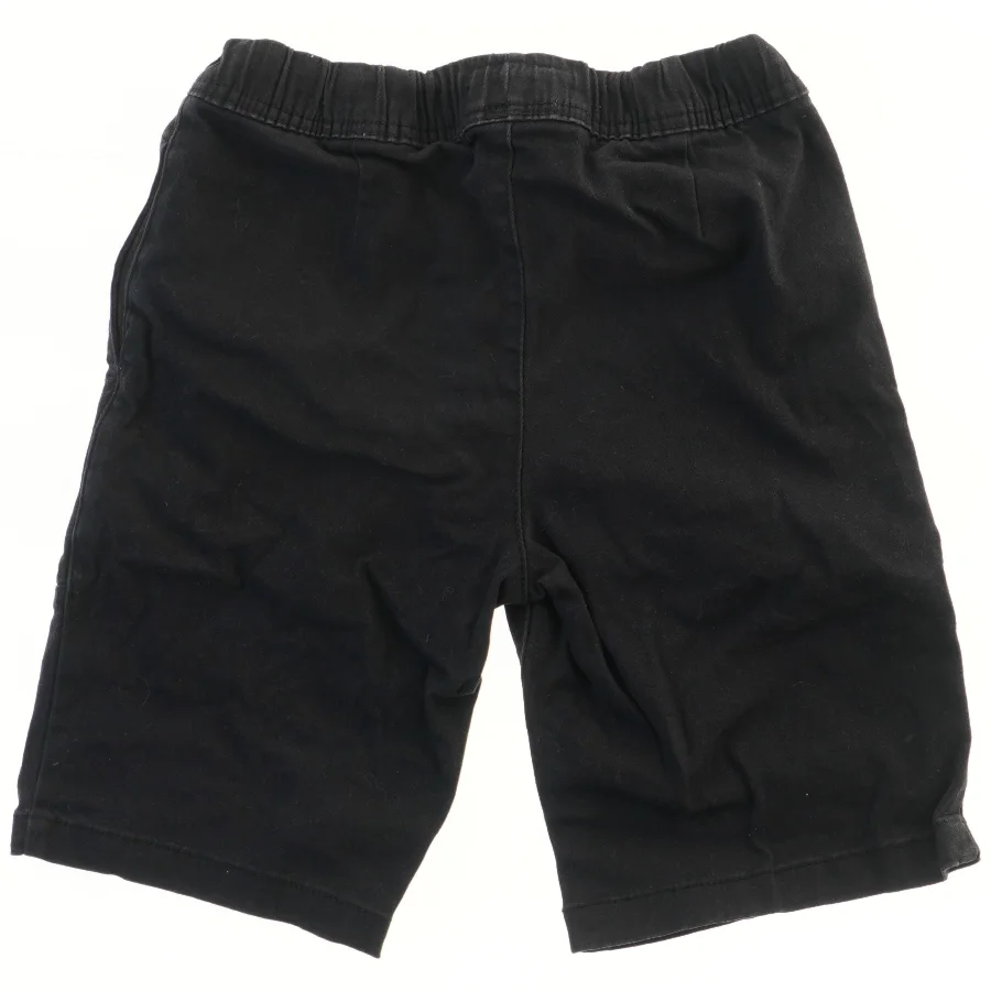 Sort shorts med elastisk talje fra Zoltan (str. 128)