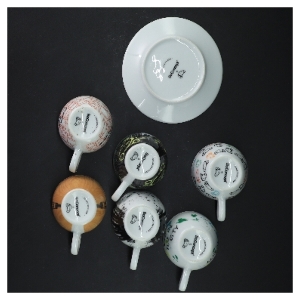 Sæt med kopper og underkopper fra BeConcept (str. 6 styk, ø 11 og 6 cm)