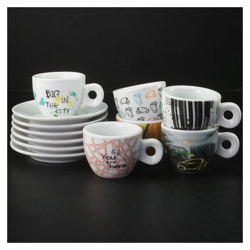 Sæt med kopper og underkopper fra BeConcept (str. 6 styk, ø 11 og 6 cm)