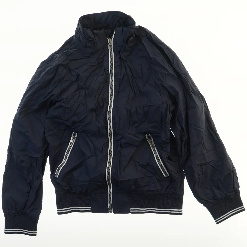 Mørkeblå bomberjakke fra H&M (str. 140)