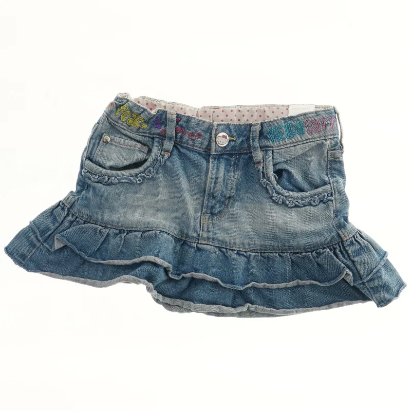 Denim nederdel med broderi fra H&M (str. 122)