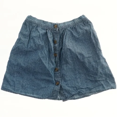 Denim nederdel med knapper fra H&M (str. 134)