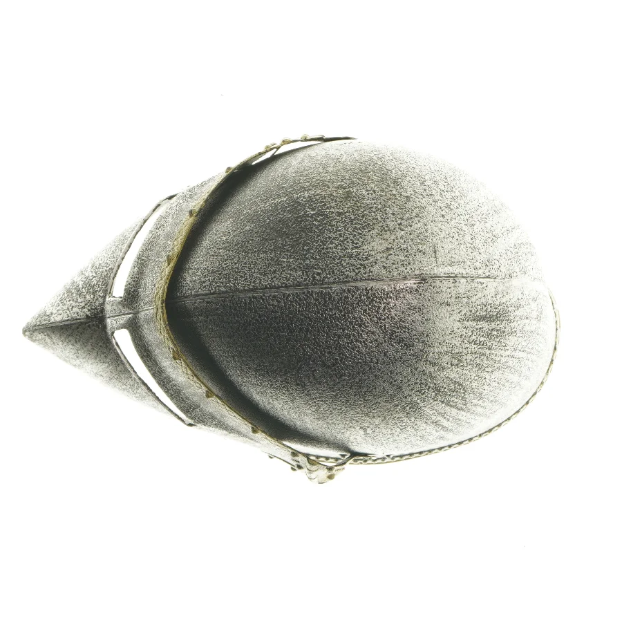 Gammel ridderhjelm i plast (str. 25,5 cm)
