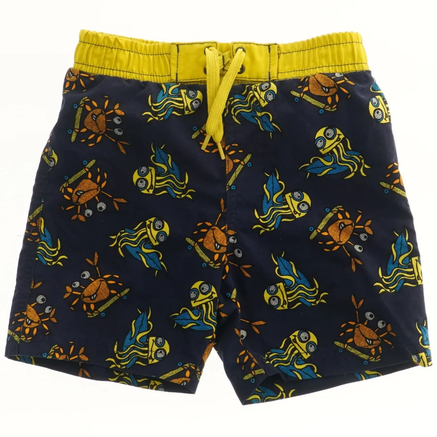 Badeshorts med krabbe- og dykkerprint fra Bluezoo (str. 98)