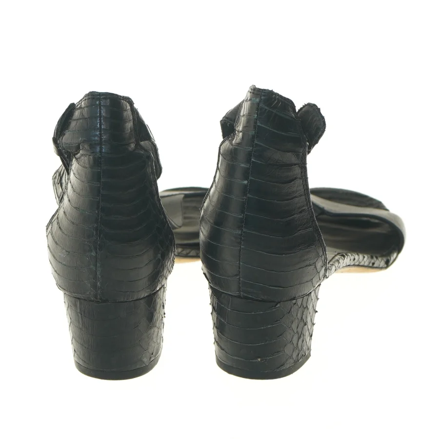 Sorte sandaler med slangeskindsdetaljer fra Vince (str. 38 )